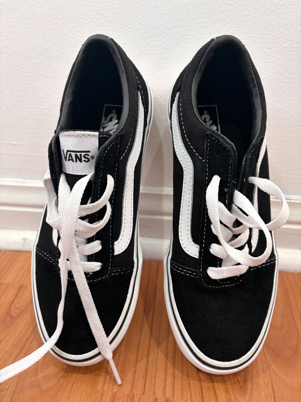 Brand New Vans Ward Kids Sneakers Size Youth US 4 Black/White – Unisex